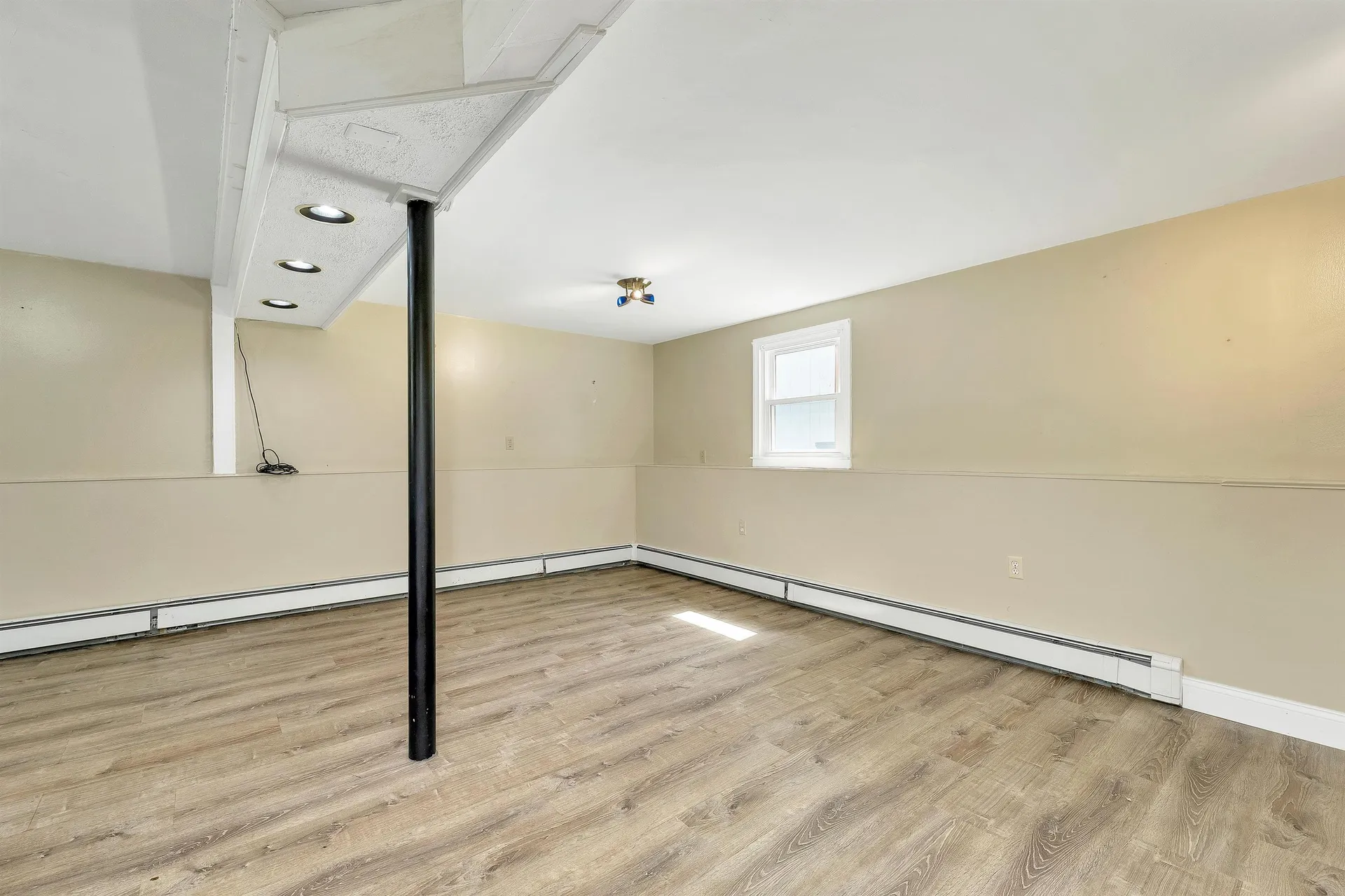 9 Bunker Hill Drive Londonderry NH 03053