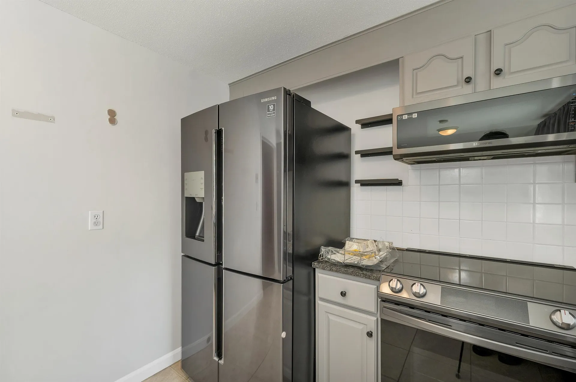 9 Bunker Hill Drive Londonderry NH 03053