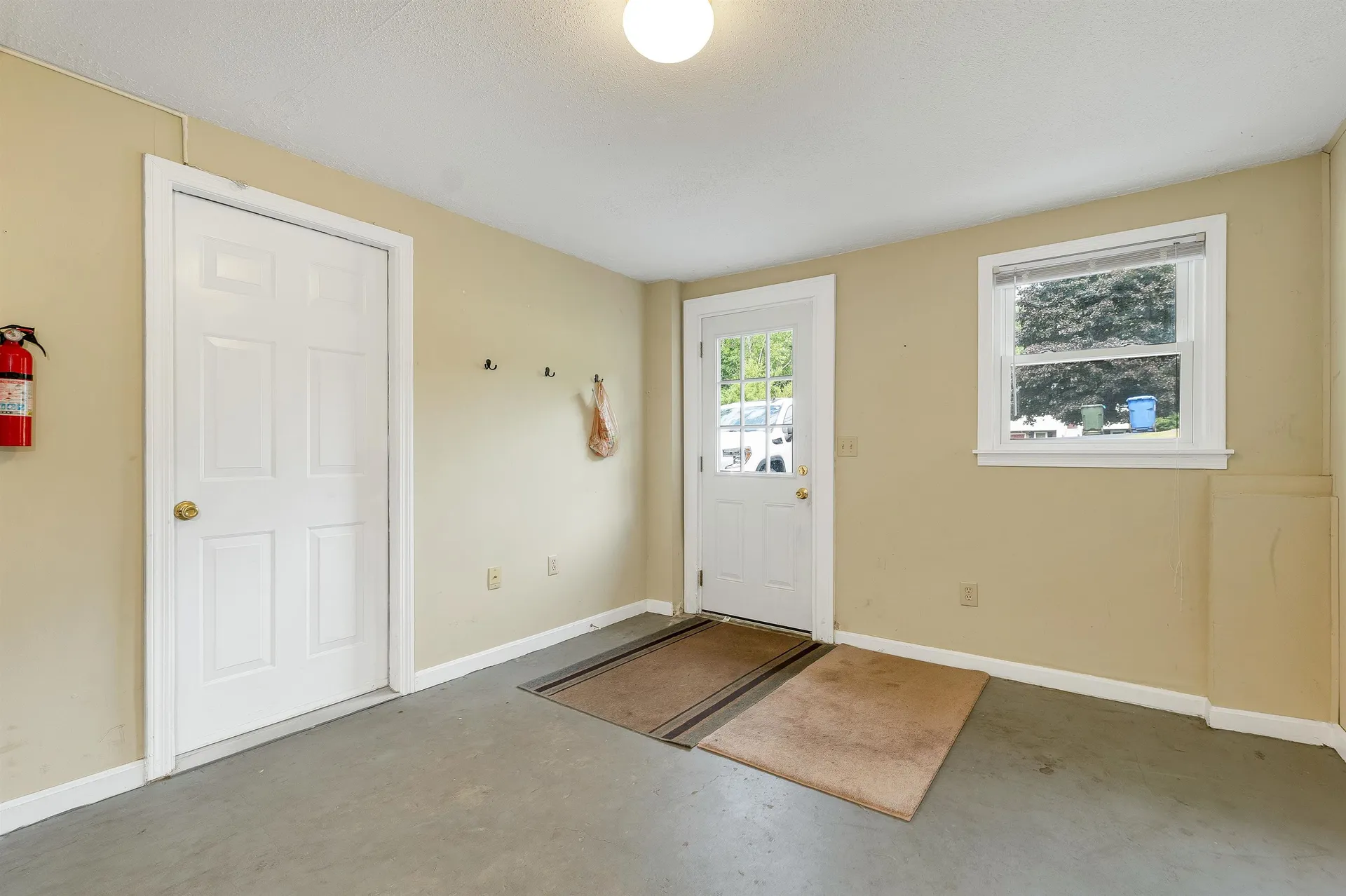 9 Bunker Hill Drive Londonderry NH 03053