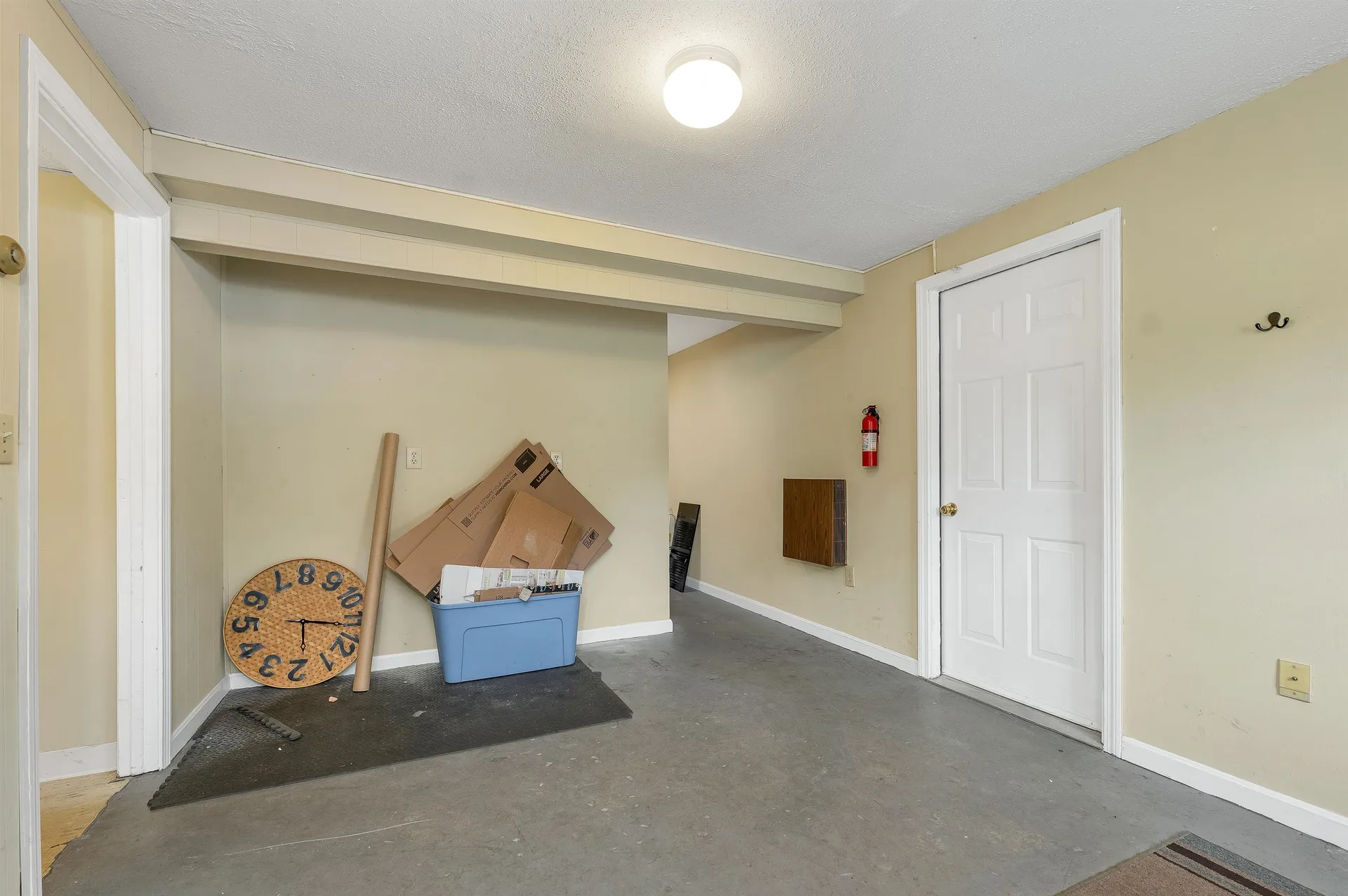 9 Bunker Hill Drive Londonderry NH 03053
