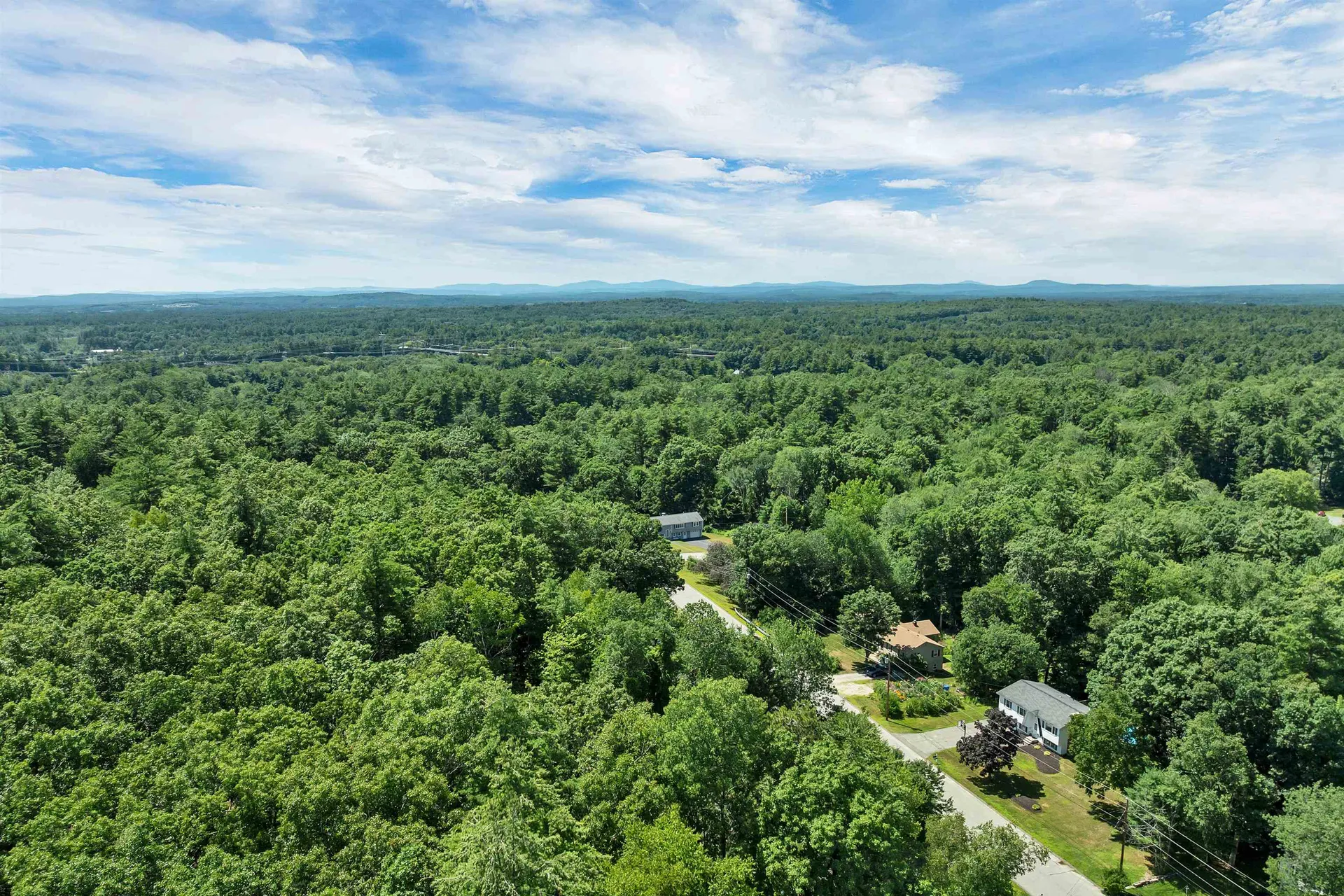 9 Bunker Hill Drive Londonderry NH 03053