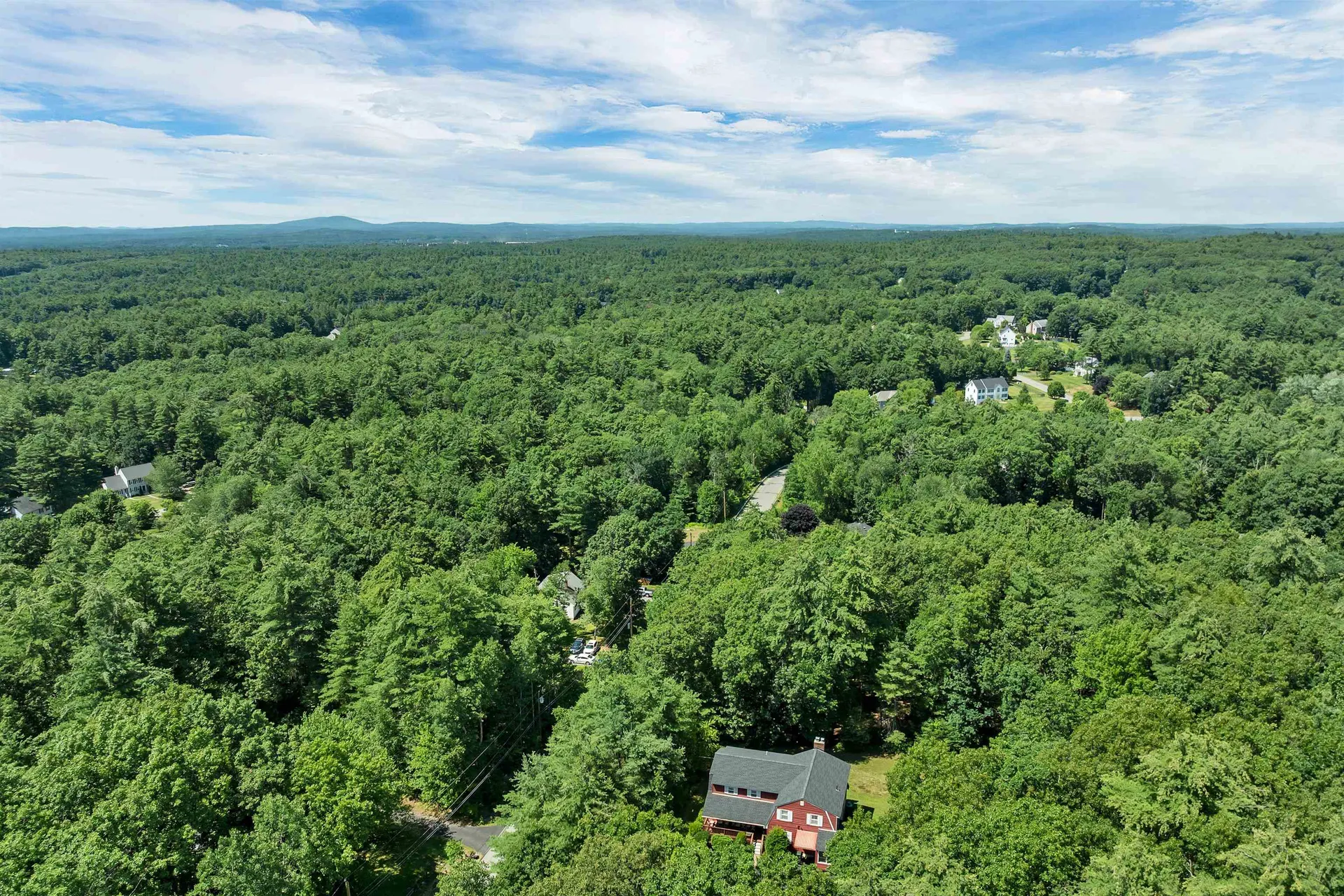 9 Bunker Hill Drive Londonderry NH 03053