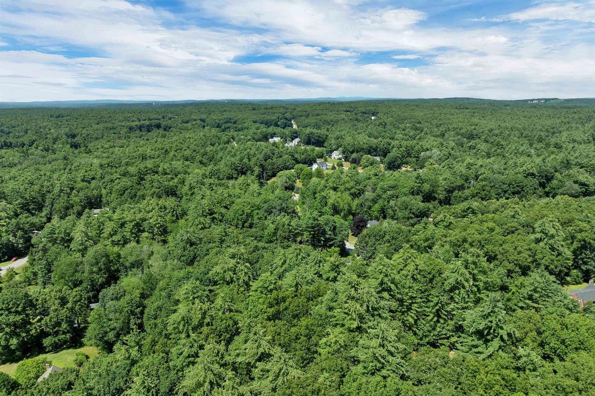 9 Bunker Hill Drive Londonderry NH 03053