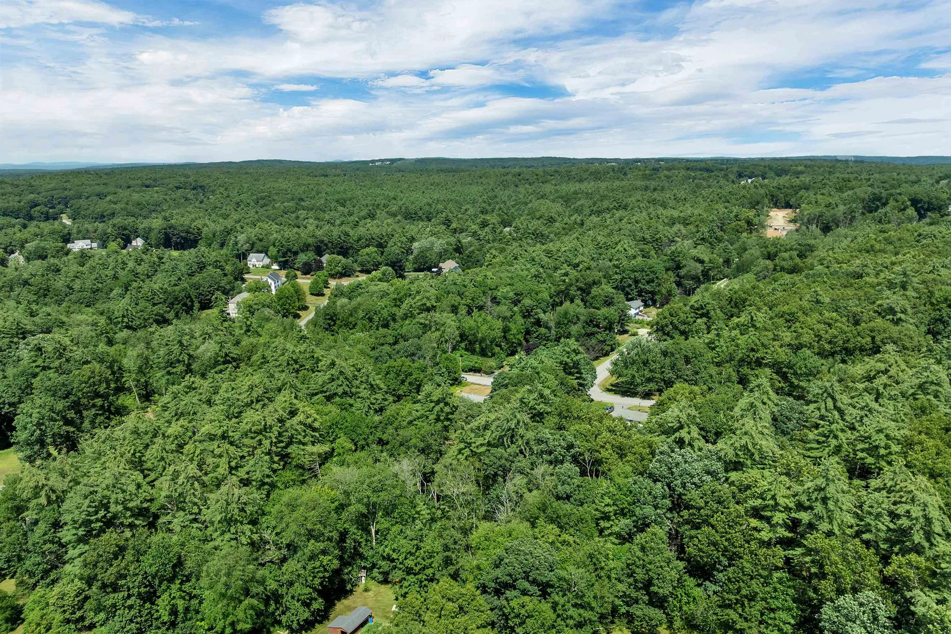 9 Bunker Hill Drive Londonderry NH 03053