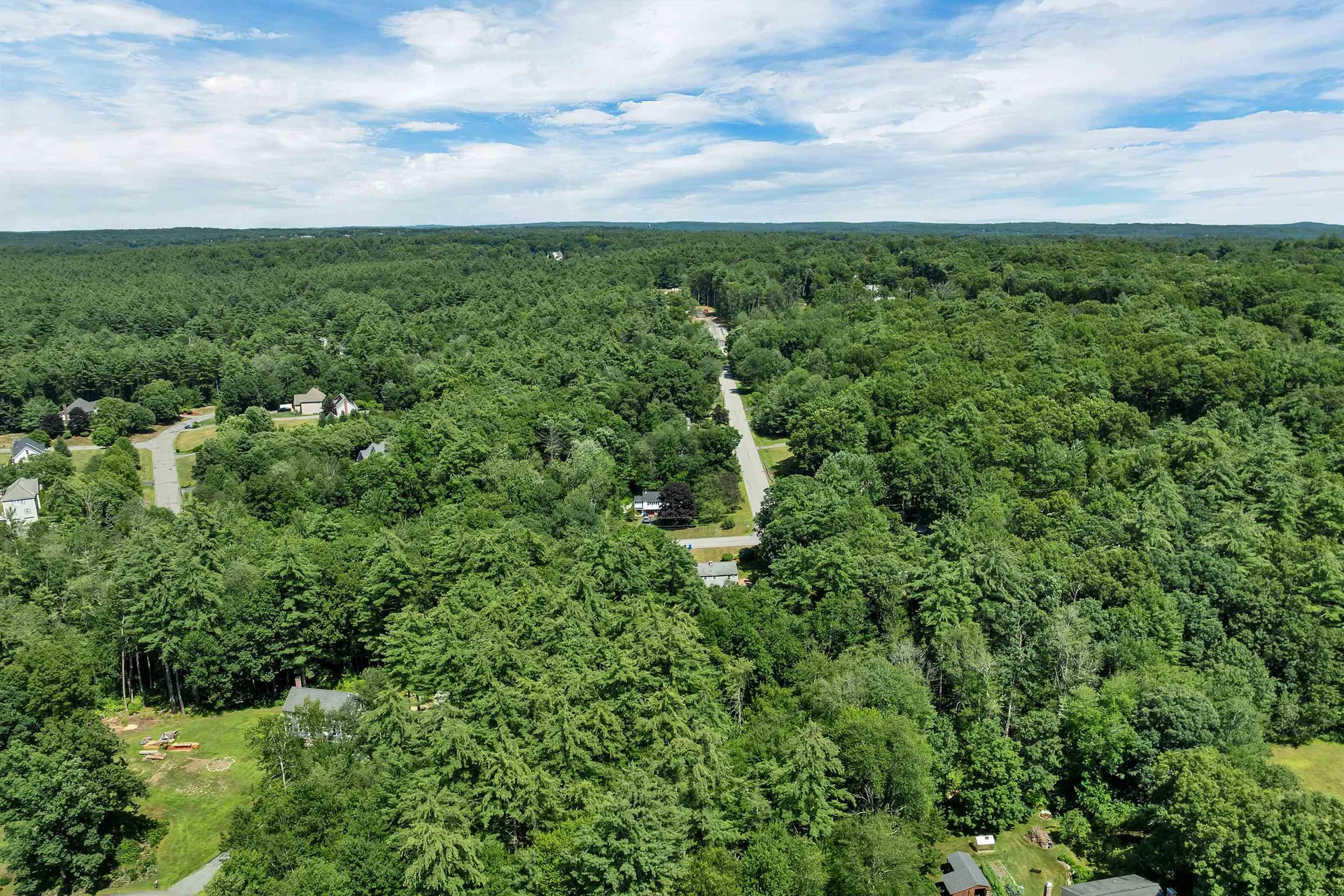 9 Bunker Hill Drive Londonderry NH 03053