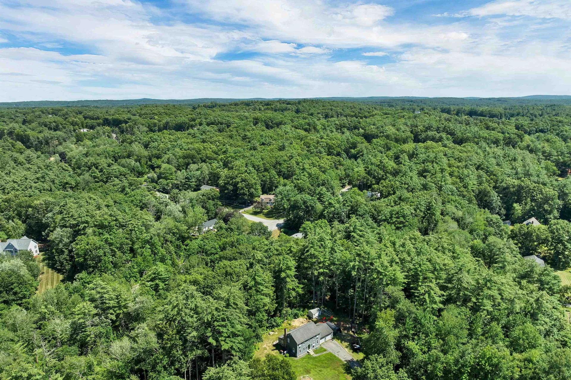 9 Bunker Hill Drive Londonderry NH 03053