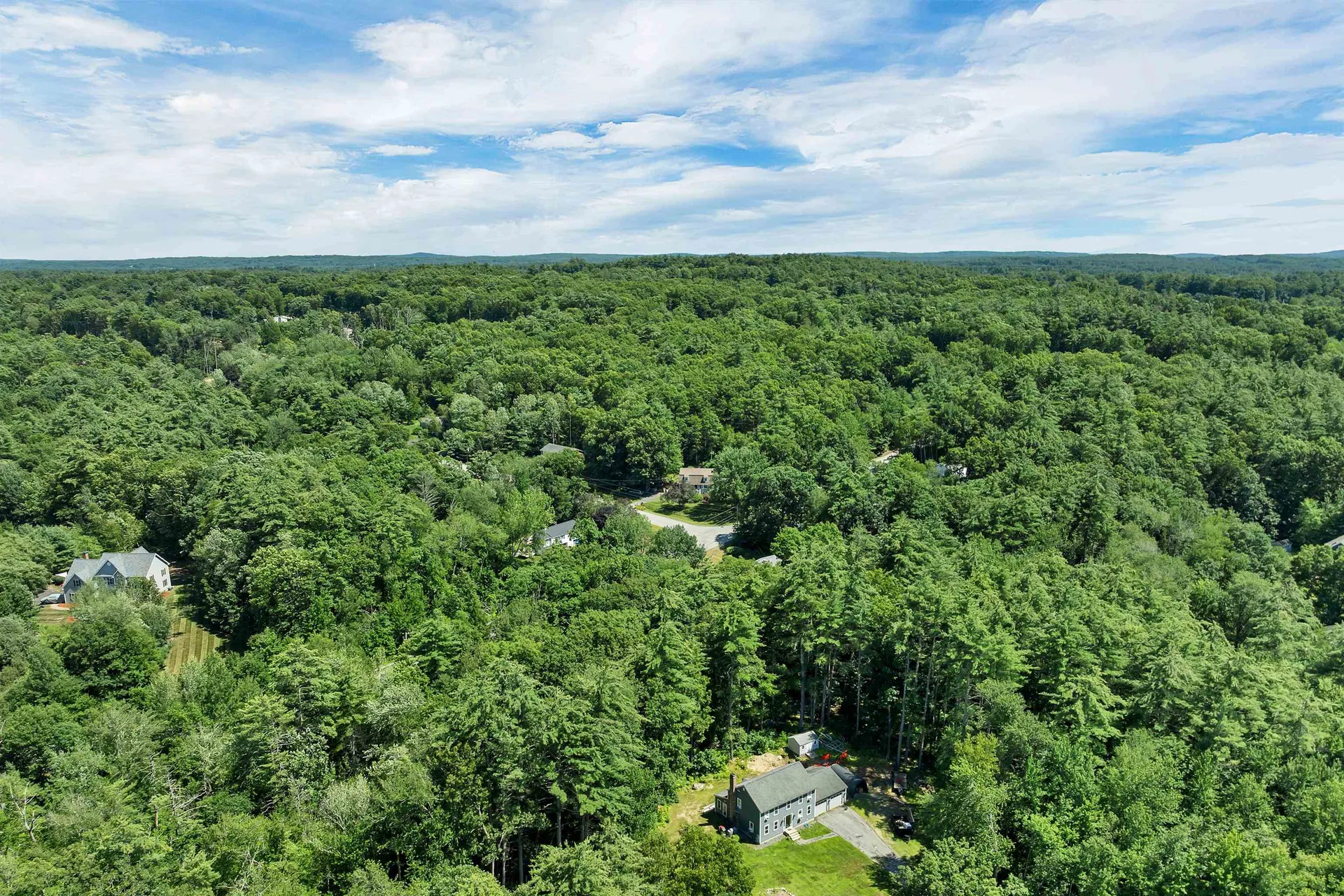 9 Bunker Hill Drive Londonderry NH 03053