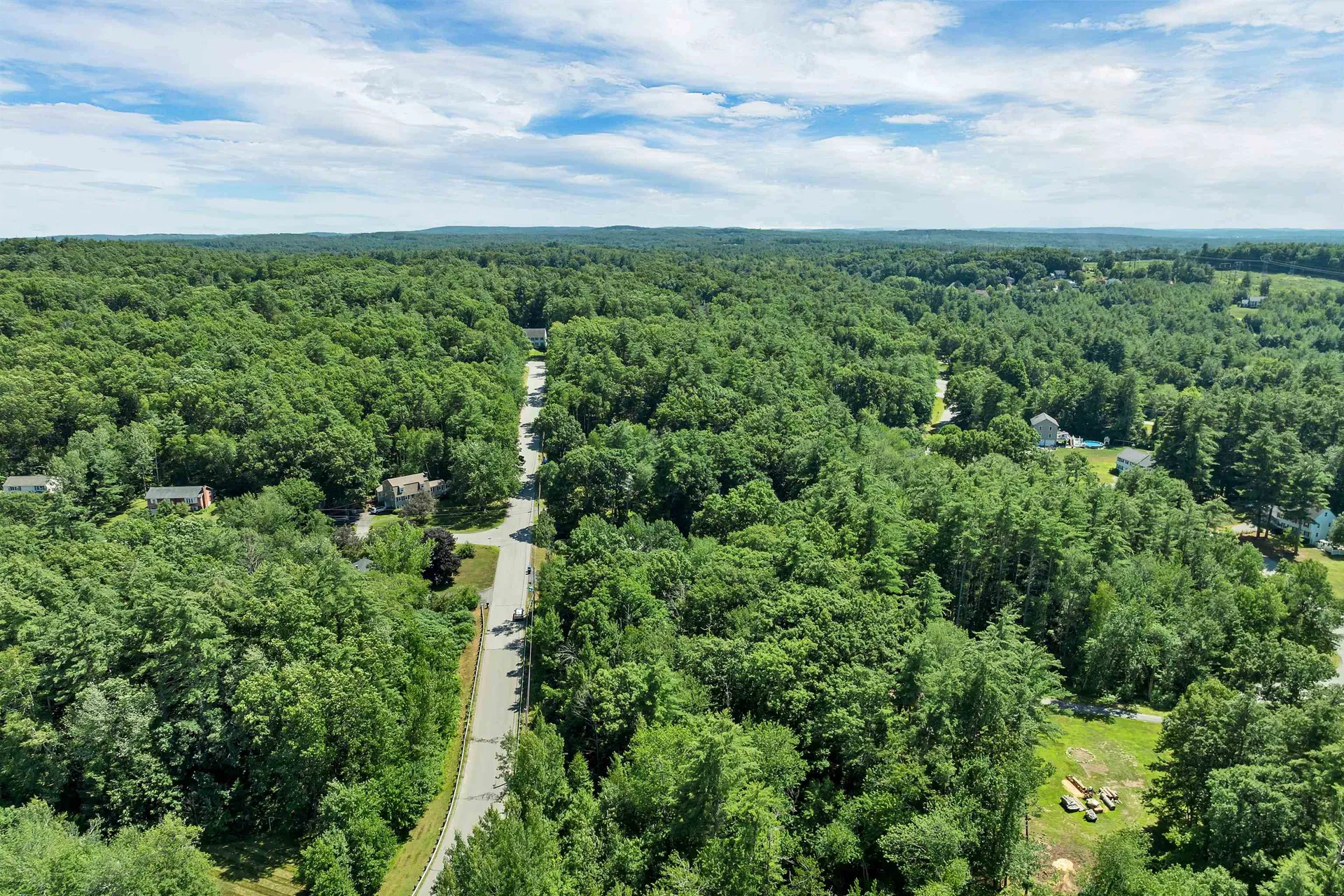 9 Bunker Hill Drive Londonderry NH 03053