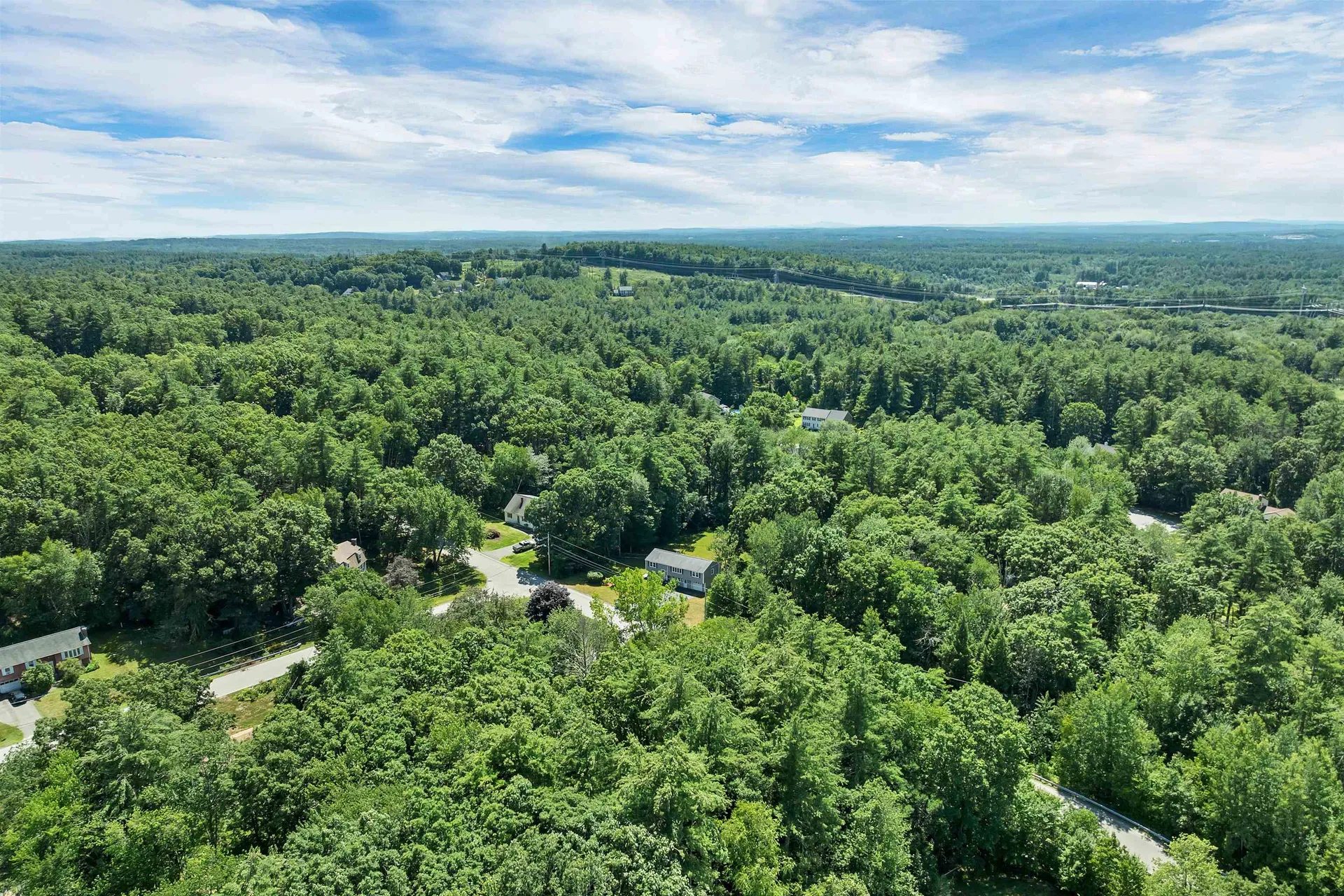 9 Bunker Hill Drive Londonderry NH 03053