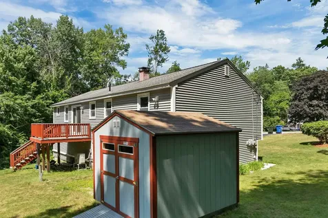 9 Bunker Hill Drive Londonderry NH 03053