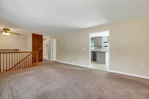 9 Bunker Hill Drive Londonderry NH 03053