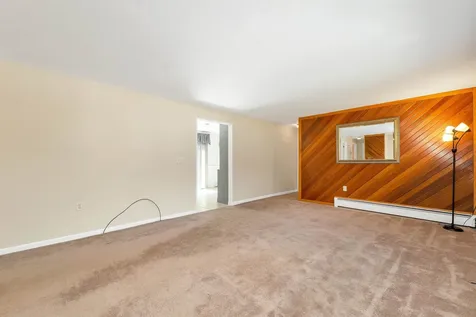 9 Bunker Hill Drive Londonderry NH 03053