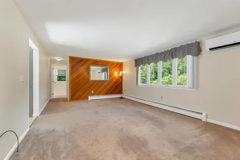 9 Bunker Hill Drive Londonderry NH 03053