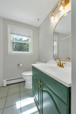 9 Bunker Hill Drive Londonderry NH 03053