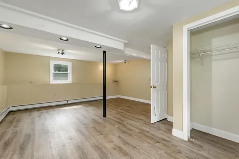 9 Bunker Hill Drive Londonderry NH 03053