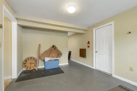 9 Bunker Hill Drive Londonderry NH 03053