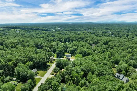 9 Bunker Hill Drive Londonderry NH 03053