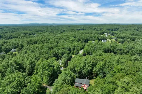 9 Bunker Hill Drive Londonderry NH 03053