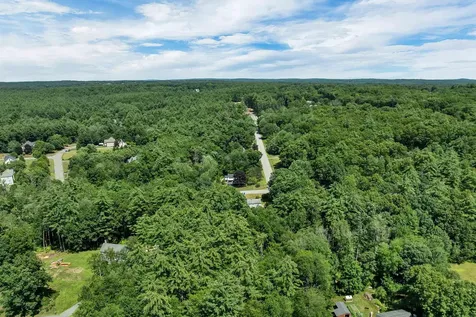 9 Bunker Hill Drive Londonderry NH 03053