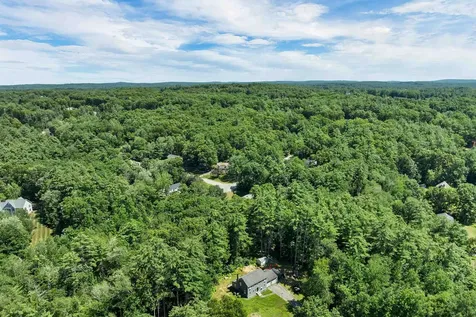 9 Bunker Hill Drive Londonderry NH 03053