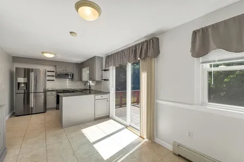 9 Bunker Hill Drive Londonderry NH 03053