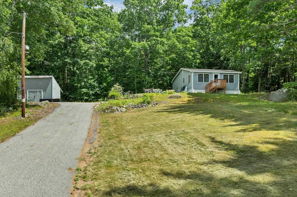 25 South Mayhew Turnpike Hebron NH 03241