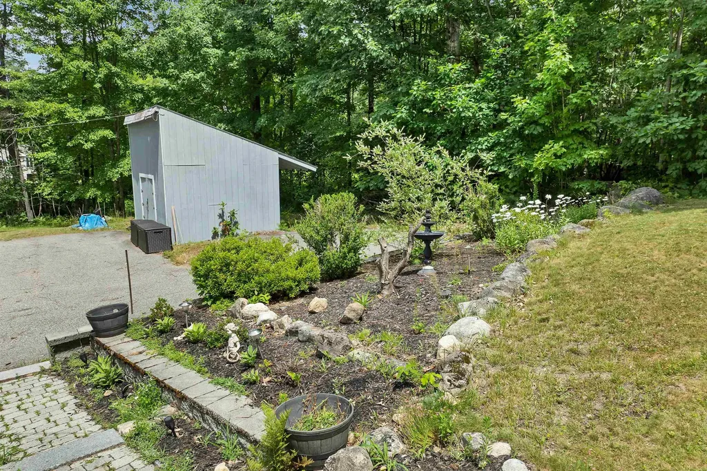25 South Mayhew Turnpike Hebron NH 03241