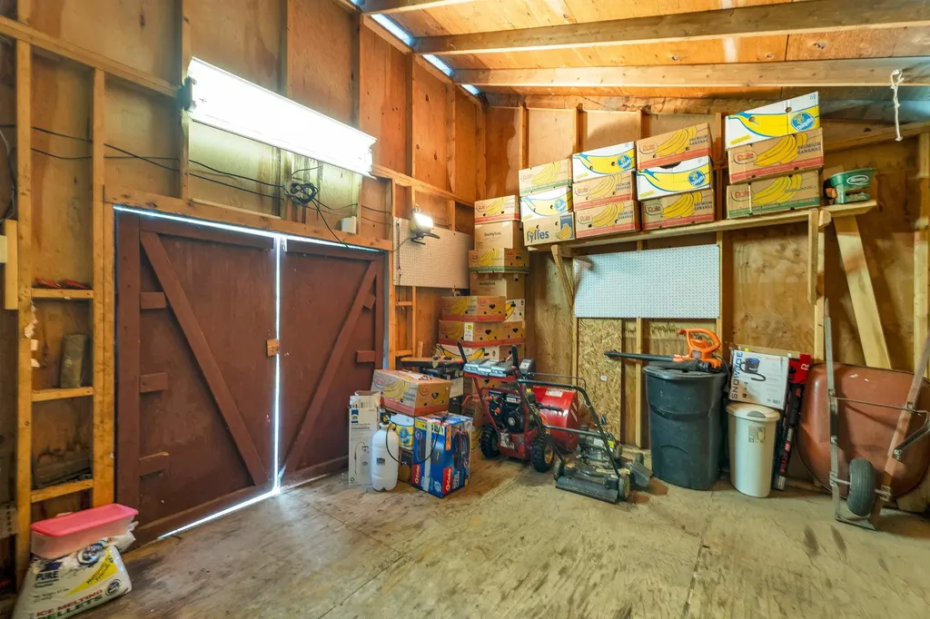 25 South Mayhew Turnpike Hebron NH 03241