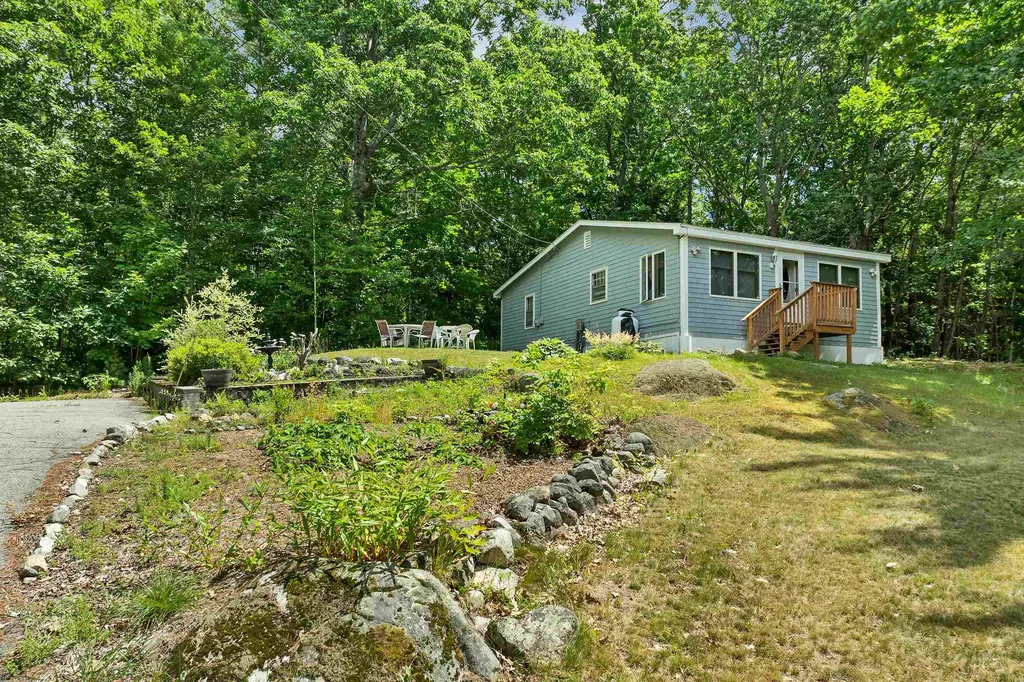 25 South Mayhew Turnpike Hebron NH 03241