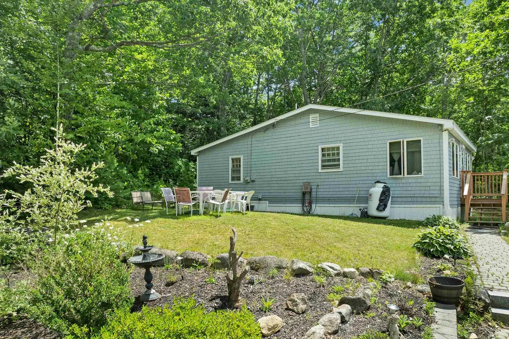 25 South Mayhew Turnpike Hebron NH 03241