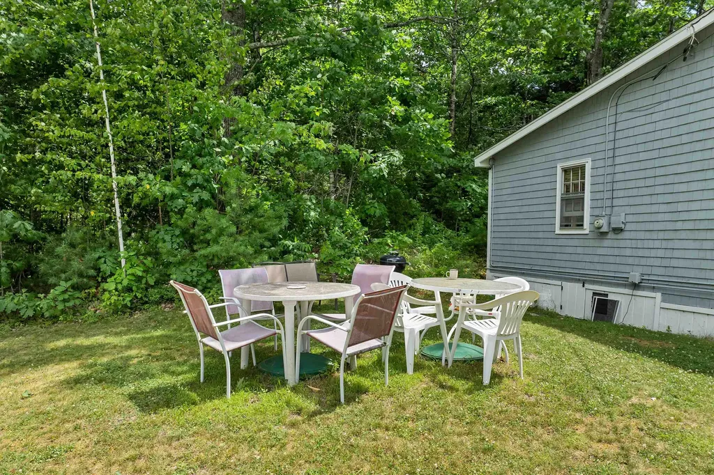 25 South Mayhew Turnpike Hebron NH 03241