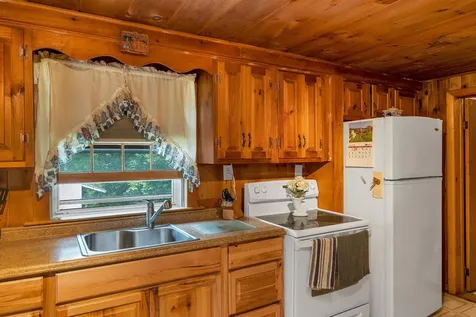 25 South Mayhew Turnpike Hebron NH 03241