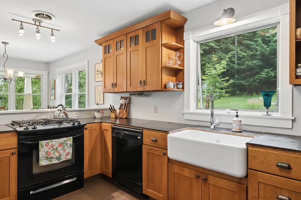63 Best Road Hartland VT 05089