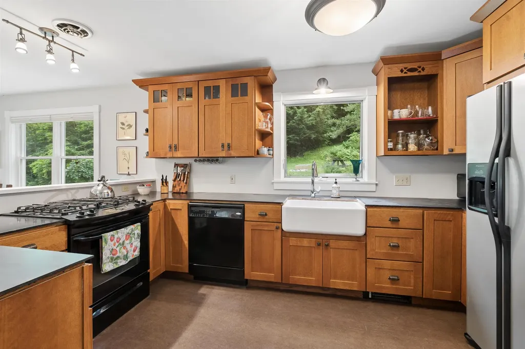 63 Best Road Hartland VT 05089