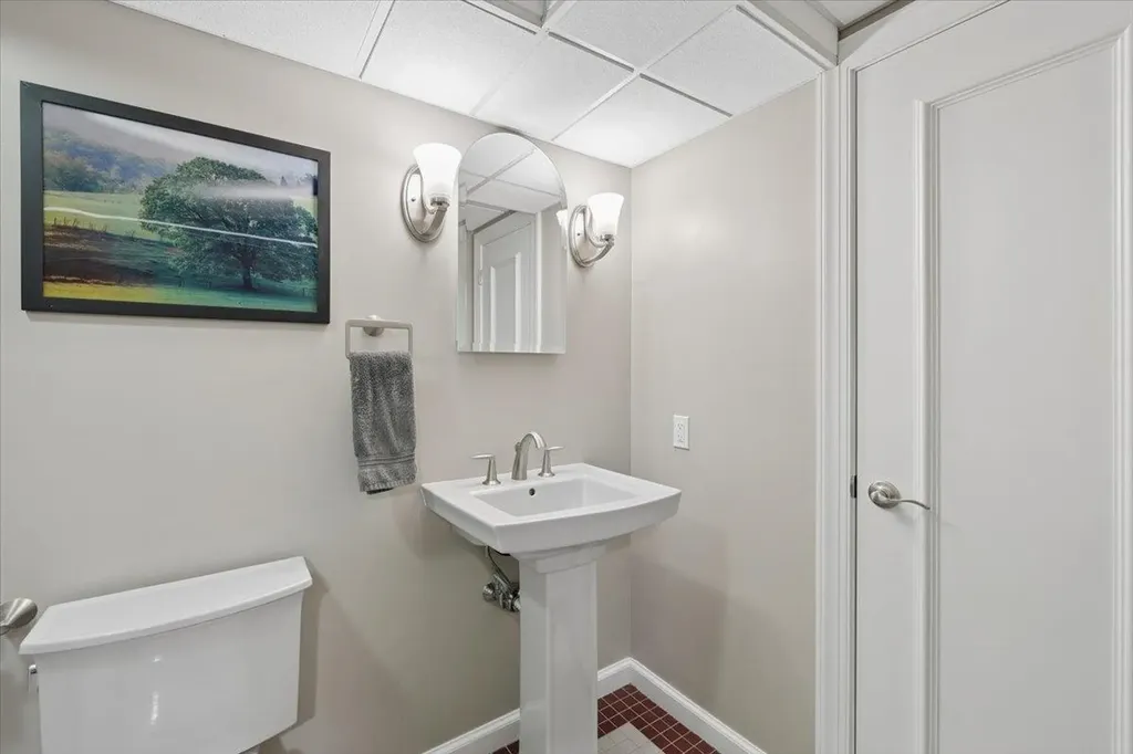 5 Pebble Beach Drive Bedford NH 03110