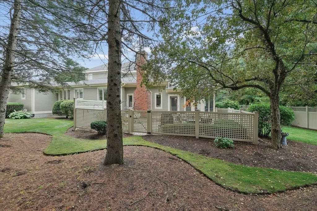 5 Pebble Beach Drive Bedford NH 03110