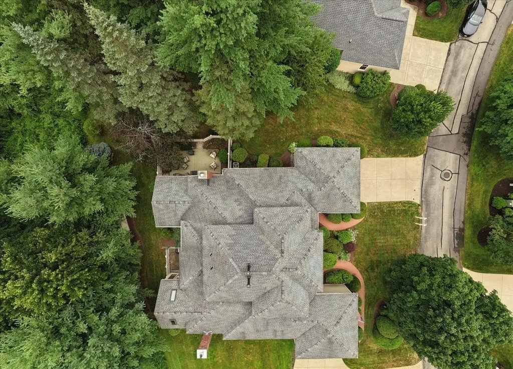 5 Pebble Beach Drive Bedford NH 03110