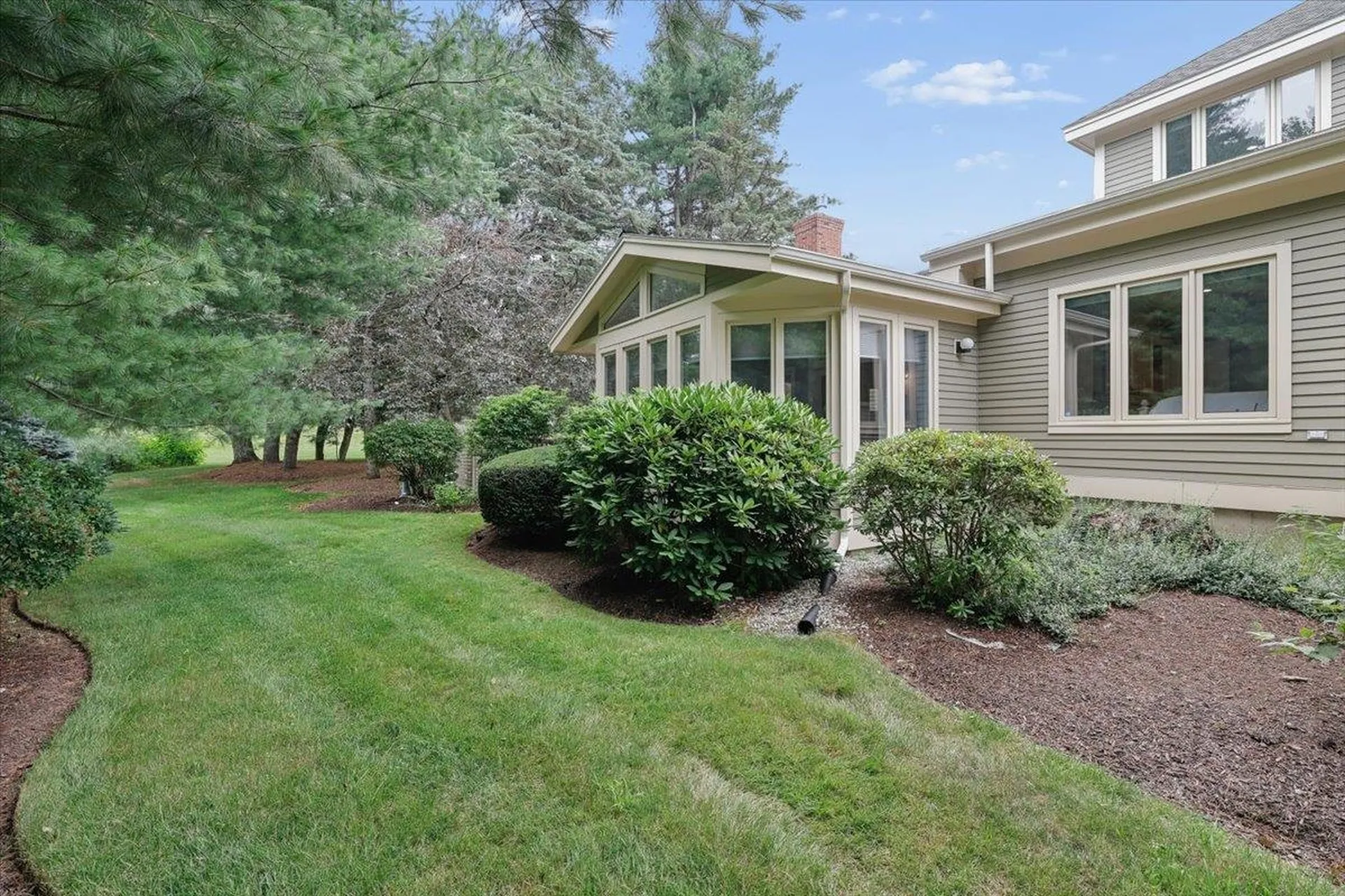 5 Pebble Beach Drive Bedford NH 03110