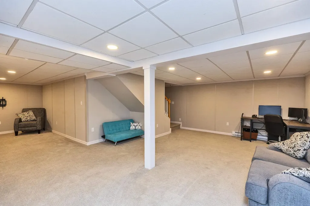 58 Hunter Farm Road Peterborough NH 03458
