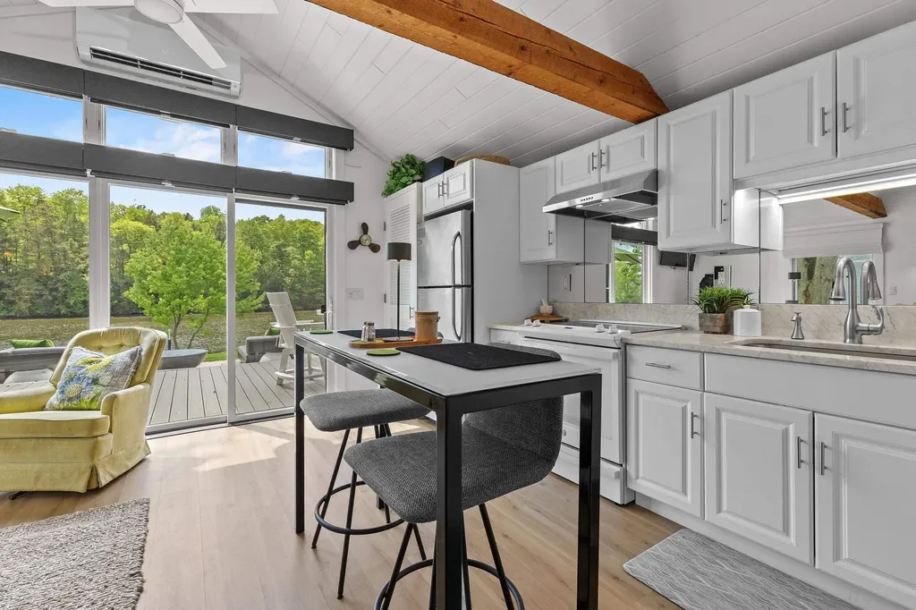 31 & 37 River Cottage Lane Orford NH 03777