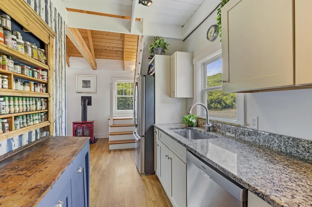 31 & 37 River Cottage Lane Orford NH 03777