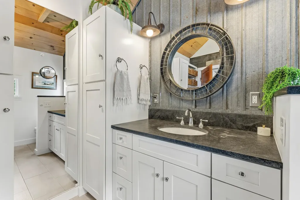 31 & 37 River Cottage Lane Orford NH 03777