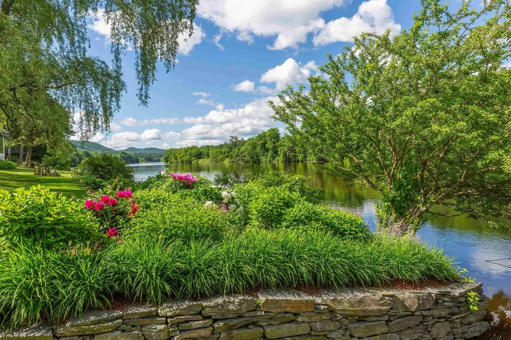 31 & 37 River Cottage Lane Orford NH 03777