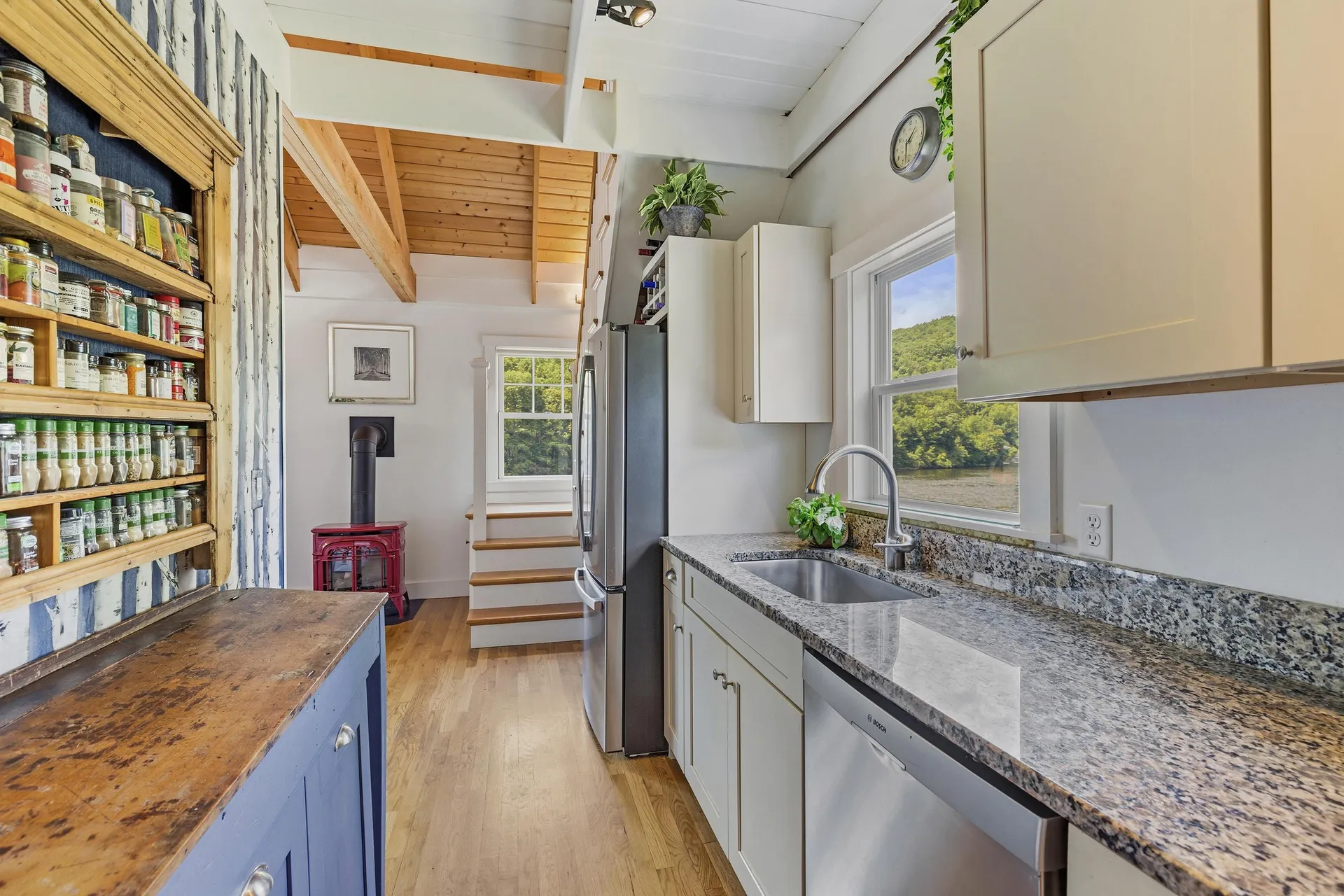 31 & 37 River Cottage Lane Orford NH 03777