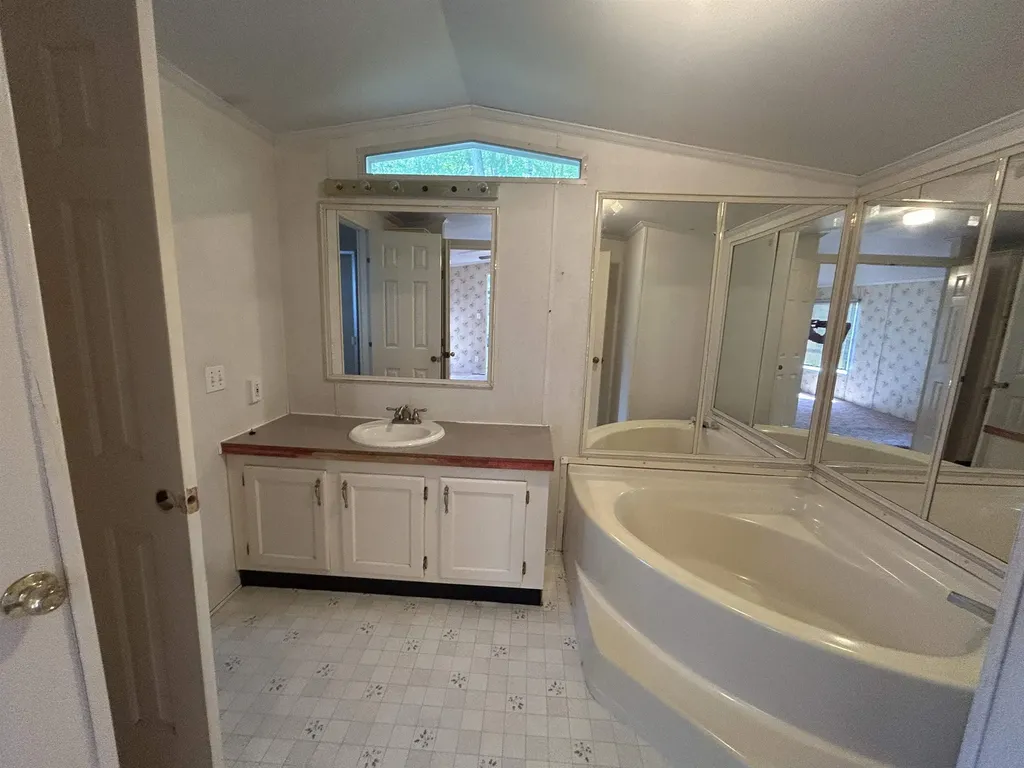 136 Sherwood Glen Somersworth NH 03878