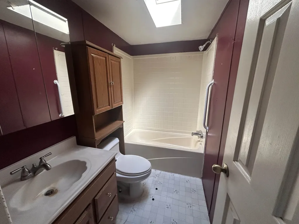 136 Sherwood Glen Somersworth NH 03878