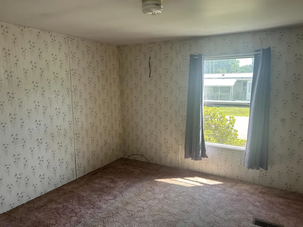 136 Sherwood Glen Somersworth NH 03878