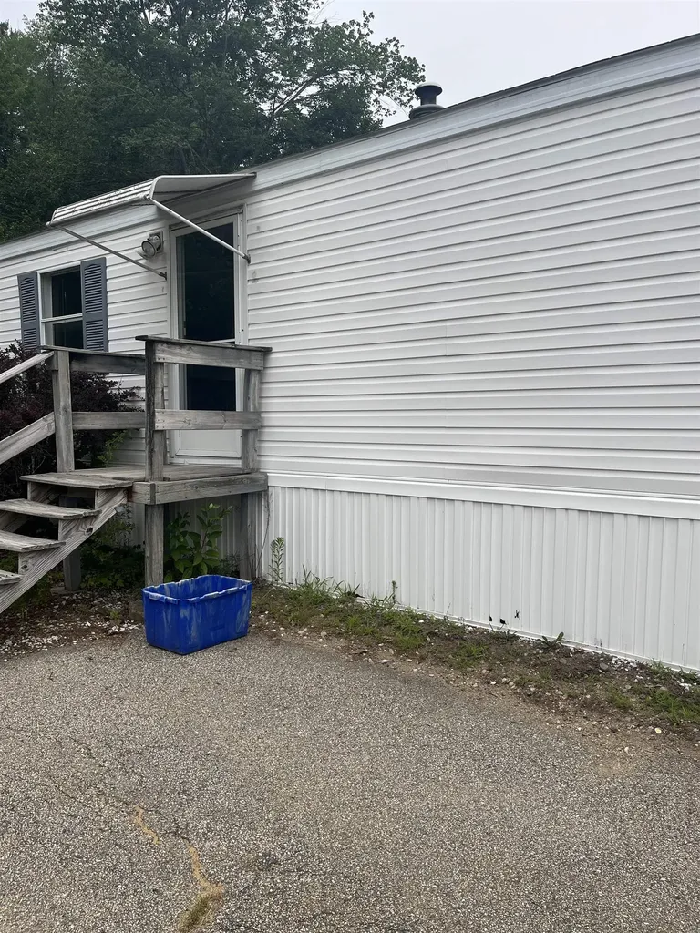 136 Sherwood Glen Somersworth NH 03878