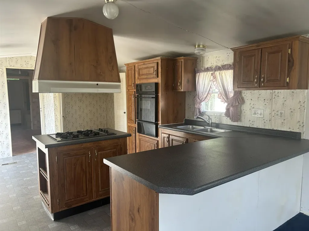 136 Sherwood Glen Somersworth NH 03878