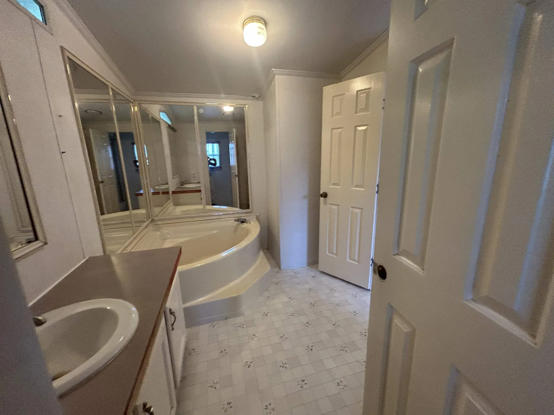 136 Sherwood Glen Somersworth NH 03878